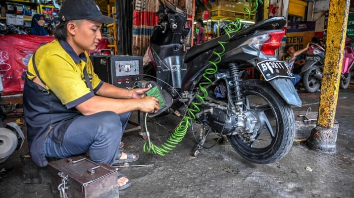 Ini Cara Ganti Oli Motor Matic Sendiri di Rumah