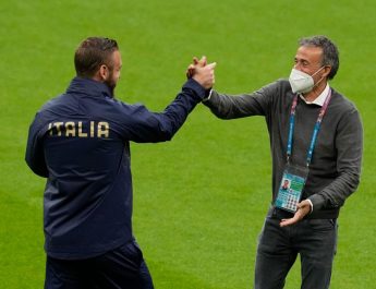 Luis Enrique Berikan Dukungan untuk De Rossi