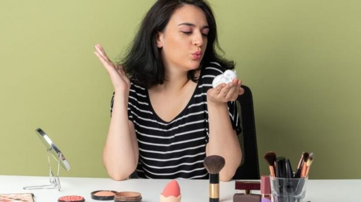 Ini Cara Menghapus Makeup Tanpa Pembersih Khusus