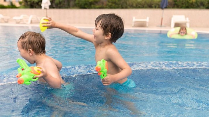 Apakah Berendam di Kolam Renang Dihitung Sebagai Mandi?