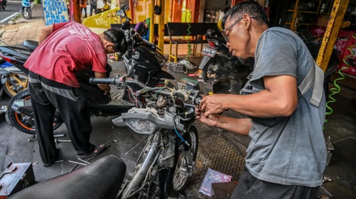 Begini Cara Melepas dan Memasang Busi Motor Bebek