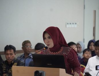 Perempuan Ini Doktor Termuda di Program Studi Manajemen Pendidikan UNJ