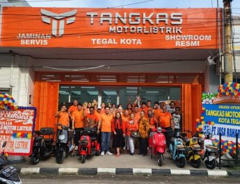 Rangkul Pengusaha Lokal, Motor Listrik Tangkas Memiliki Showroom di Tegal