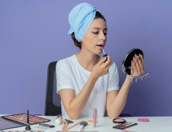 Kaum Jelita, Ini yang Harus Anda Perhatikan Sebelum Memakai Makeup!