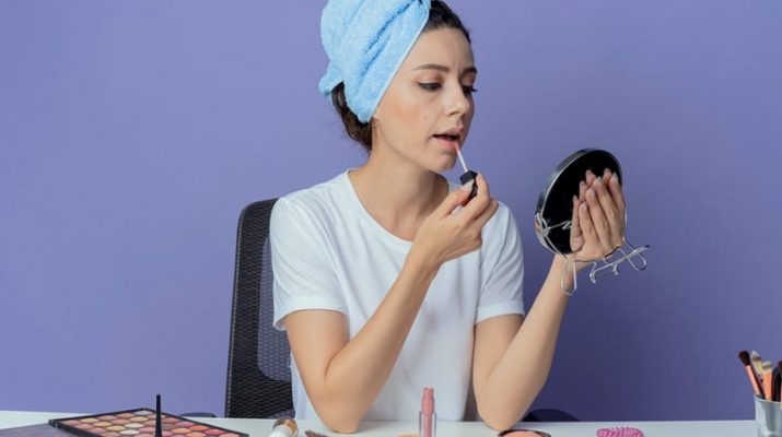 Kaum Jelita, Ini yang Harus Anda Perhatikan Sebelum Memakai Makeup!