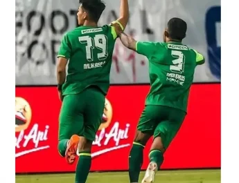 STY Kembali Bikin Kejutan, Striker Persebaya Malik Risaldi Dimainkan Sejak Awal