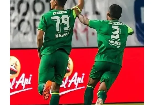 STY Kembali Bikin Kejutan, Striker Persebaya Malik Risaldi Dimainkan Sejak Awal