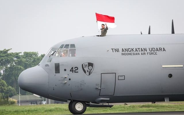 Naik Pesawat Super Hercules, Menteri Kabinet Merah Putih Bertolak ke Magelang