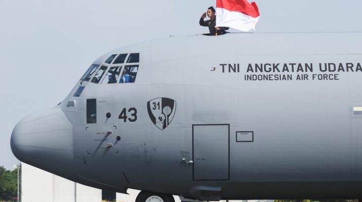 Jajaran Menteri Naik Pesawat Super Hercules ke Magelang