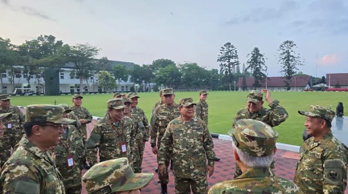 Saat Para Menteri Dibangunkan dengan Terompet saat Retreat di Akmil Magelang