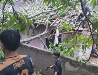 Angin Kencang Terjang Bandung Barat, 144 Rumah Rusak dan 10 Orang Luka