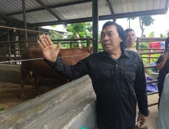 Diiringi Senda Gurau, Komeng Dengarkan Keluhan Puluhan Petani di Tasikmalaya