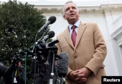Utusan AS untuk Timur Tengah Steve Witkoff berbicara kepada awak media di luar West Wing Gedung Putih di Washington, AS, 6 Maret 2025. (Foto: Reuters)